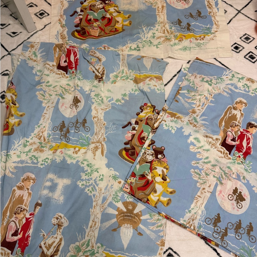 Vintage 1982 ET twin sheet set